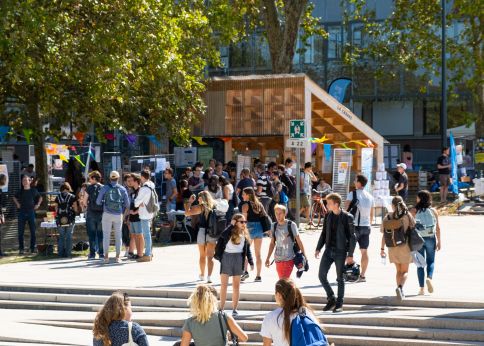 Photo 'La Cabane', a participative forum that centralises student ecological initiatives on the Peixotto campus © Arthur Pequin