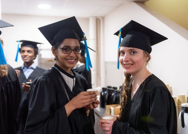 Photo : Graduates of the University of Bordeaux © Gautier Dufau