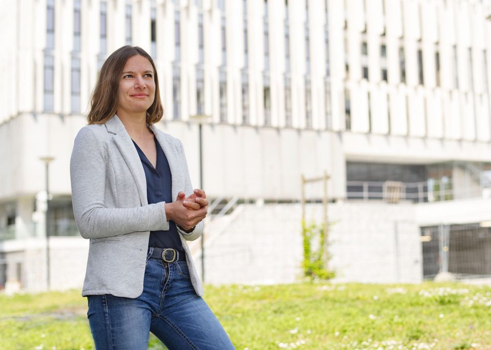 Camille Ménard, vétérinaire référente pour les animaleries de formation et de recherche de l’université de Bordeaux depuis 2015 et directrice depuis mai 2020 du Service Commun des Animaleries (SCA)