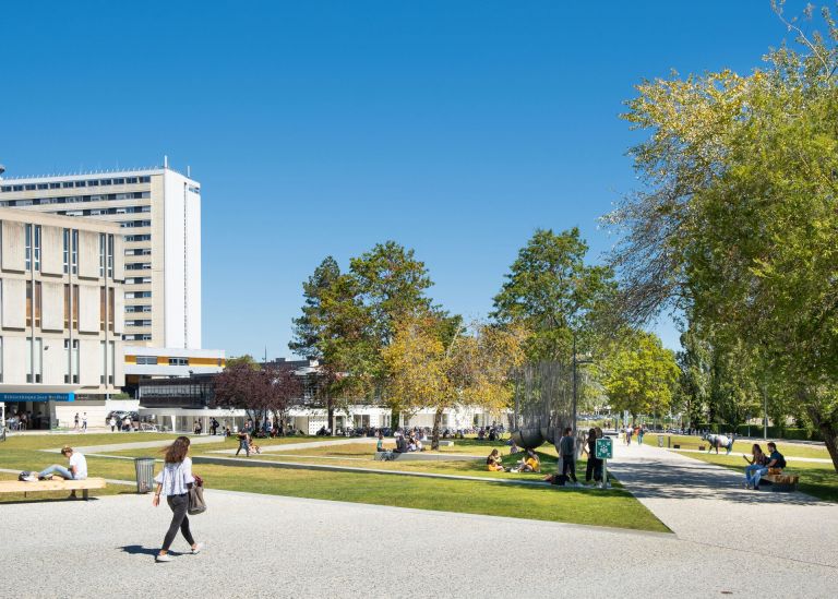 Photo : Le campus Carreire a fait l'objet de travaux d'aménagement de ses espaces publics en 2019 © Arthur Pequin