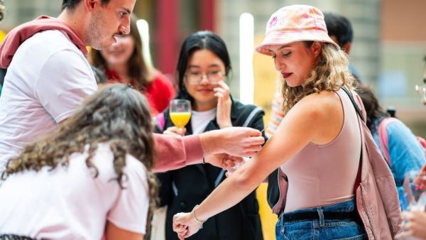 Photo : Début septembre, le collège Sciences de l'Homme accueille ses étudiants ! © Gautier Dufau