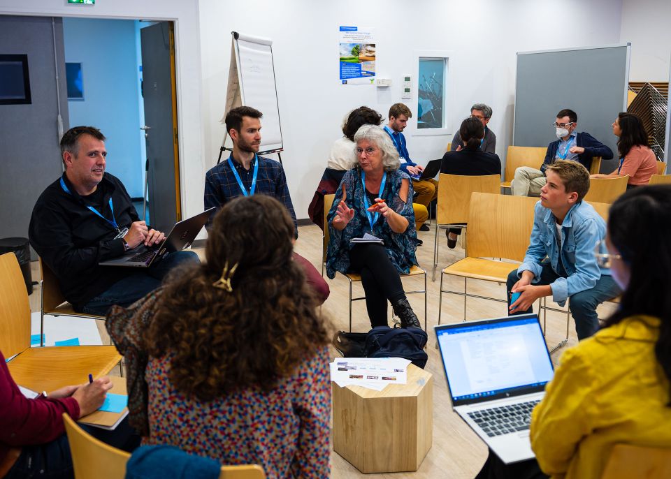 From various backgrounds and ages, the participants discussed to bring out concrete actions © Gautier Dufau