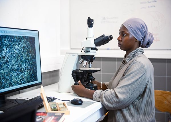 Photo : Kadidiatou Touré, lauréate du prix L'Oréal-UNESCO © Fondation L’Oréal