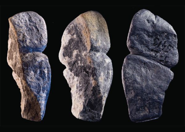 Photo : Pendentif en forme abstraite de phallus découvert sur le site archéologique de Tolbor-21