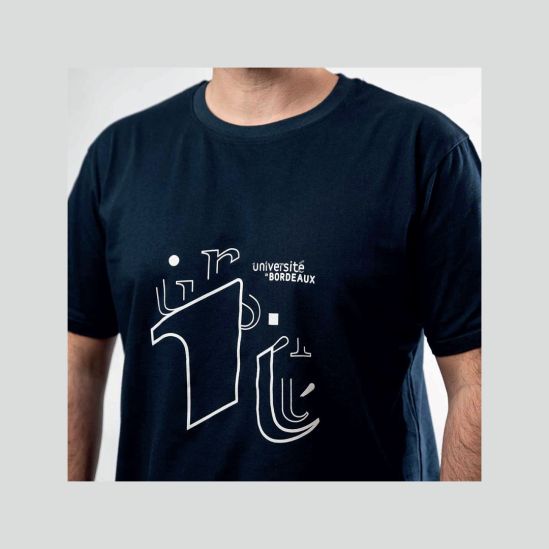 Photo : Tee-shirt en coton bio à col rond de l'université de Bordeaux fabriqué en France