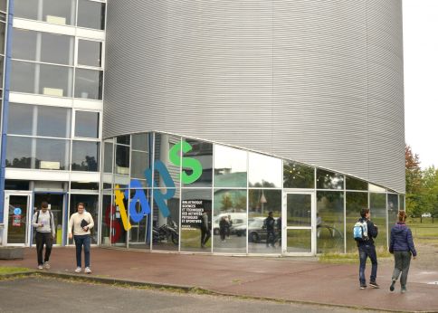 Photo Faculté des Sciences et techniques des activités physiques et sportives située sur le campus Montaigne-Montesquieu © Université de Bordeaux