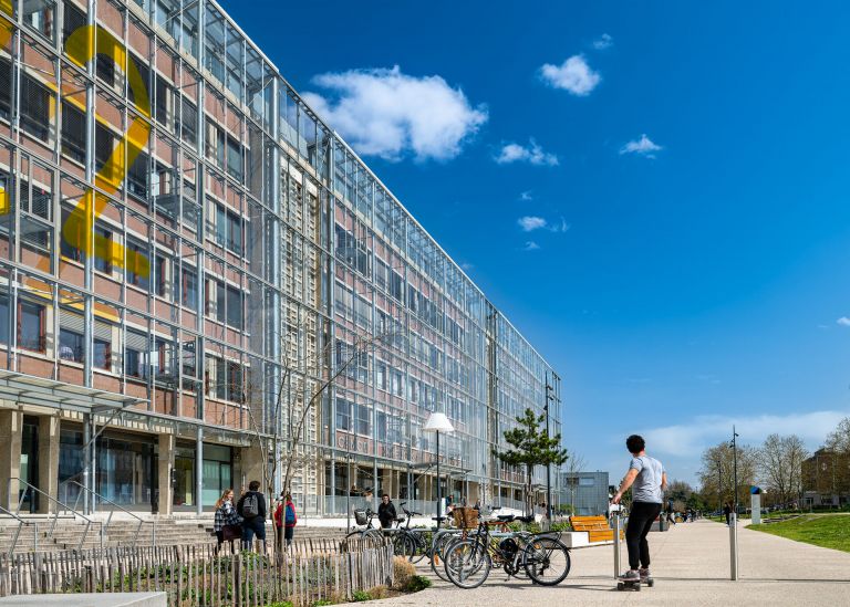 Photo : Le campus Peixotto fait la part belle aux mobilités douces © Gautier Dufau