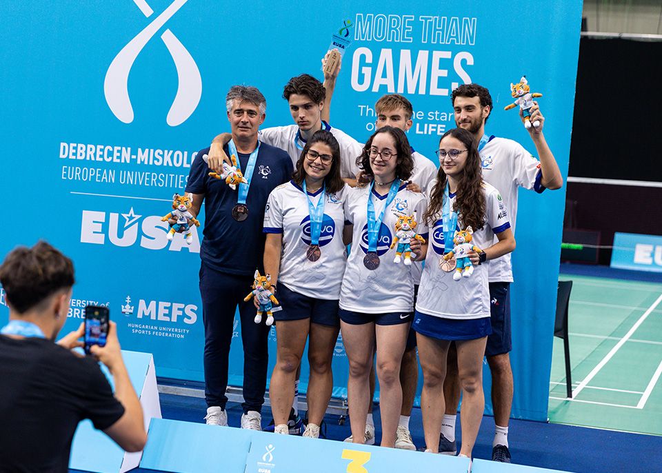 L'équipe de badminton de l'Association Sportive de l'université de Bordeaux (ASUBx) médaillée de bronze aux EUSA Games 2024 ©EUSA