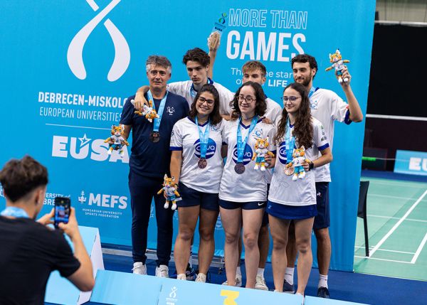 Photo : L'équipe de badminton de l'Association Sportive de l'université de Bordeaux (ASUBx) médaillée de bronze aux EUSA Games 2024 ©EUSA