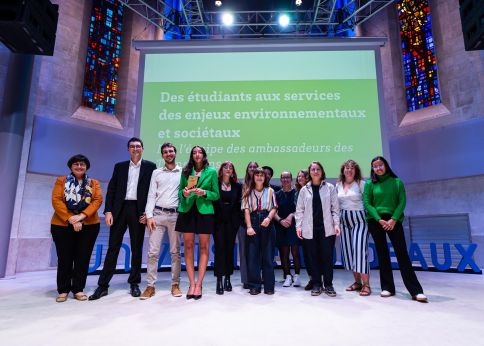 Photo L'équipe des ambassadeurs transitions, récompensée du Talent U dans la catégorie responsabilité sociétale © Gautier Dufau