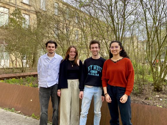 Photo : Milo, Marine, Raphaël et Lola sont tous les quatre étudiants en première année de CPES à l'université de Bordeaux