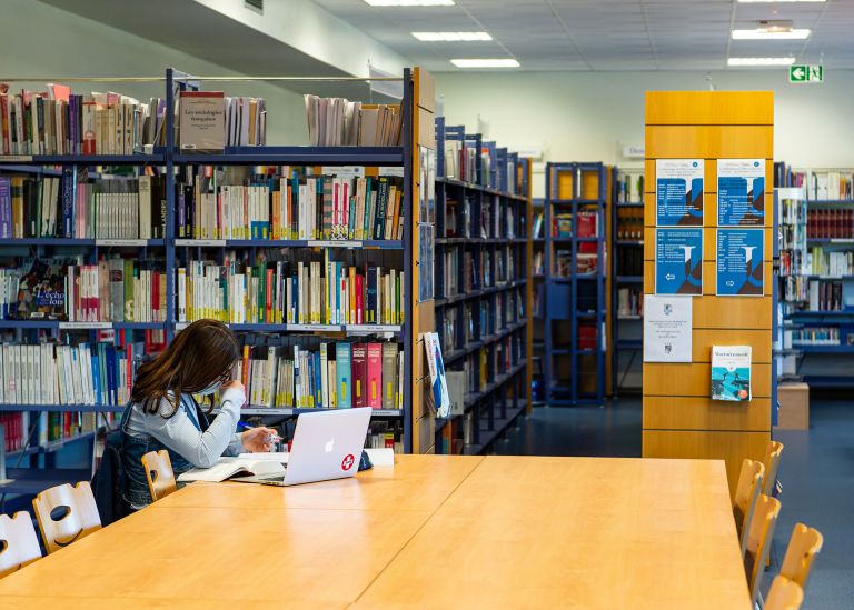 Photo : University library of the Périgord campus © Gautier Dufau