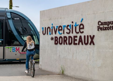 Photo Tram et vélo - Campus-Peixotto © Gautier Dufau