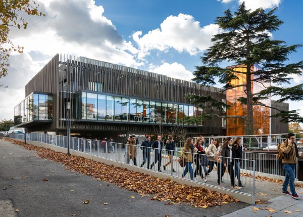 Photo : 'Le Mascaret', a university dining hall on the Carreire campus © Arthur Pequin