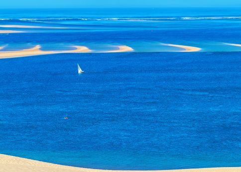 Photo View of Banc d'Arguin at the entrance of Arcachon Bay © Rostislavv - Adobestock
