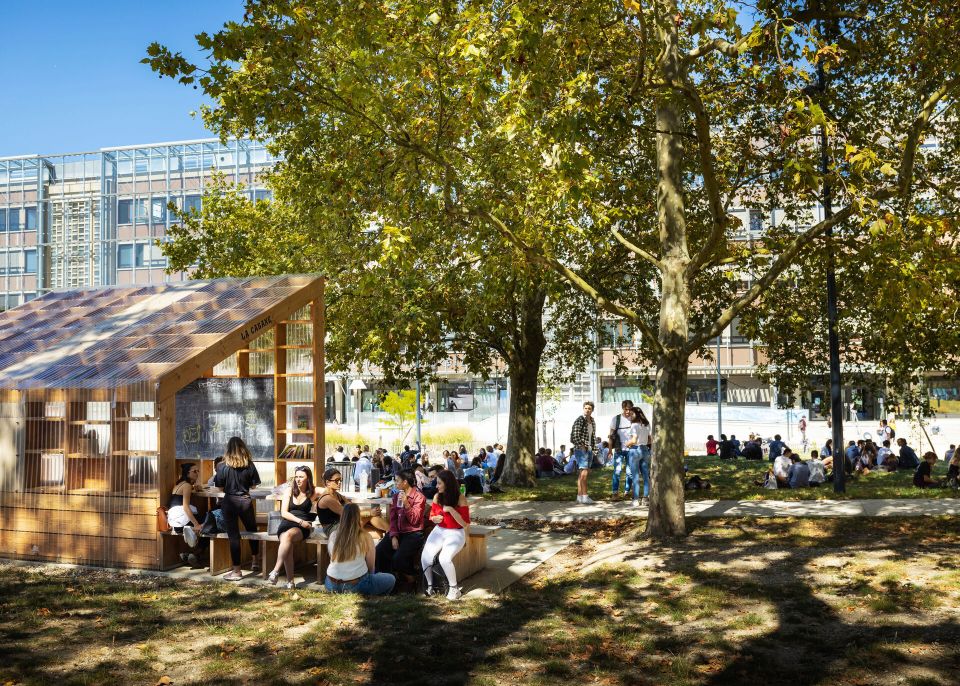 'La Cabane', an eco-responsible venue on the Peixotto campus © Arthur Pequin