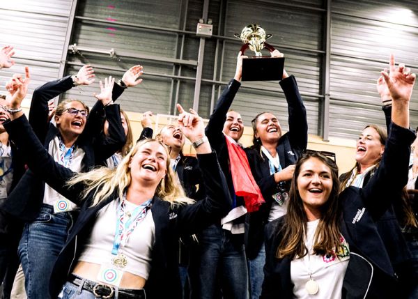 Photo : L'équipe féminine de l'université de Bordeaux célèbre sa victoire © Oihan Hargain