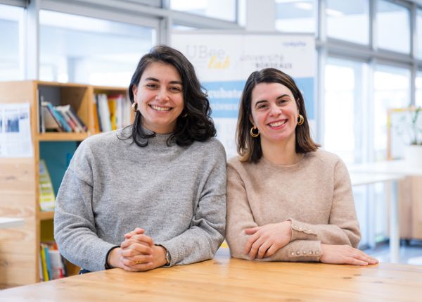Photo : Amandine Boutang et Annabel Jouison dans les locaux de UBee Lab sur le campus de Bordeaux Bastide ©Gautier Dufau