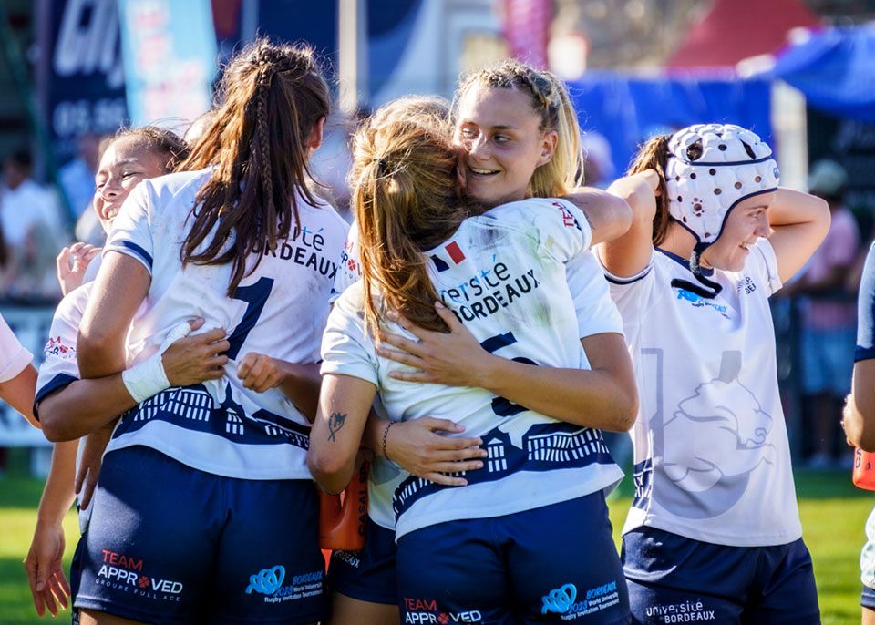 L'équipe féminine de l'université de Bordeaux en pleine célébration © Eye'Zo photography