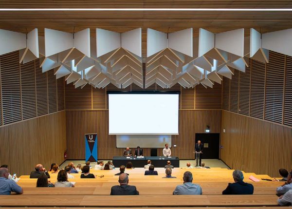 Photo : Amphi Bât. H - Campus Montesquieu © Gautier Dufau