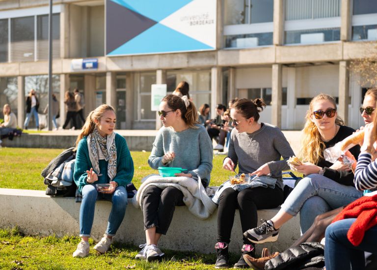 Photo : The Jacques Latrille outside esplanade on the Carreire campus © Gautier Dufau