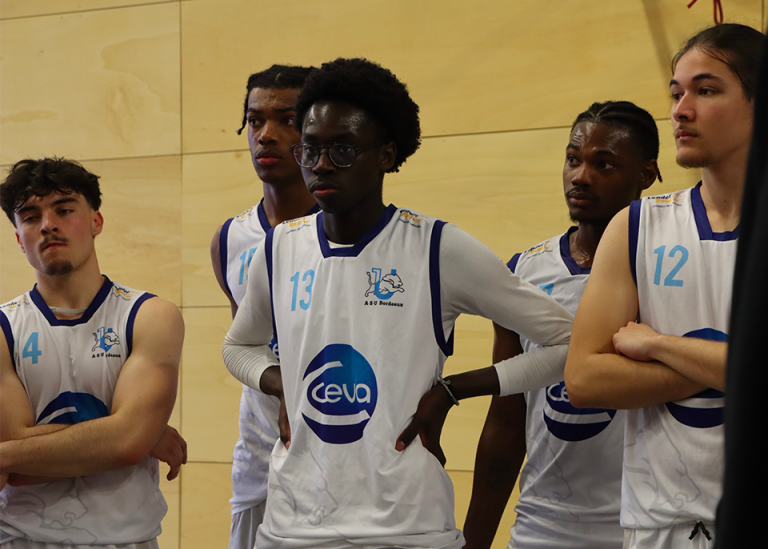 Photo : Equipe de basketball de l'ASUBx @Léo Debue