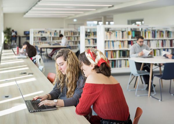 Photo : Les étudiants peuvent déposer leurs candidatures sur la plateforme Mon Master à partir du 25 février 2025 © Arthur Pequin 