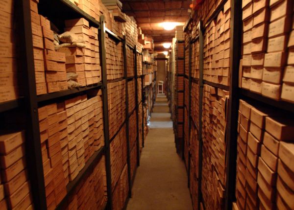 Photo : Collection d'échantillons de sédiments recueillis en forages dans le sous-sol du Bassin d'Aquitaine © Université de Bordeaux