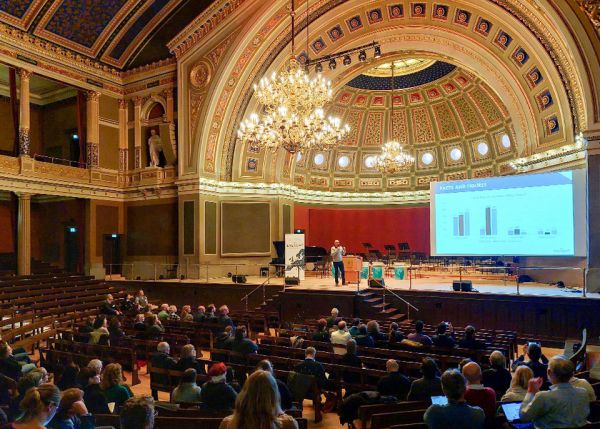 Photo : Le General Meeting à Uppsala en Suède, novembre 2023 © Compte X (ex-Twitter) de l’université d’Uppsala