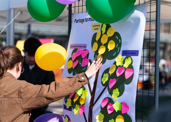 Photo : Tous les ans au mois d'octobre, l'Espace santé étudiants de l'université de Bordeaux organise le festival Feel Good Campus dédié à la santé mentale et au bien-être des étudiants © Gautier Dufau