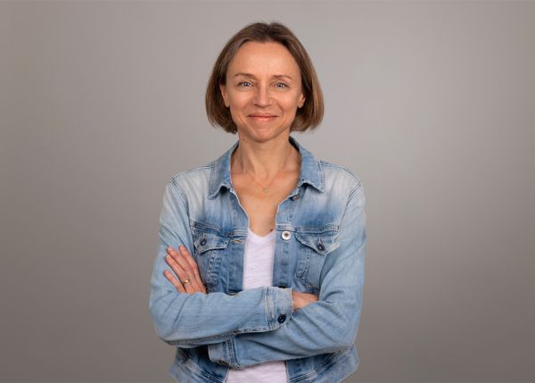 Photo : Noëlle Lewis, professeure d'électronique à l'université de Bordeaux, porteuse du projet CAP ELENA © Arthur Péquin