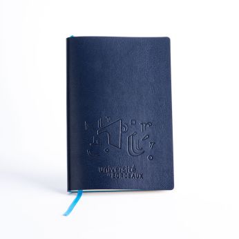 Photo Carnet de poche souple (format A5) - 90 pages - Coloris unique : Bleu marine et cyan - Fabriqué en Europe - PU TTC : 8,40 €