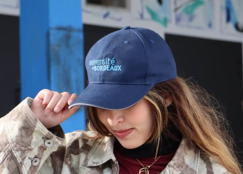 Photo Casquette en coton - taille réglable - Coloris bleu marine - Fabriqué en Asie - PU TTC : 6,30 €