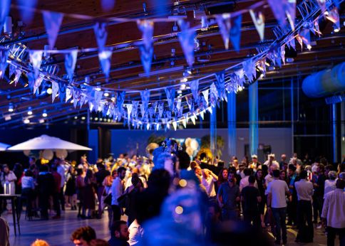 Photo La fête se prolonge avec un cocktail dans le pavillon du Pin Galant © Gautier Dufau pour l'université de Bordeaux