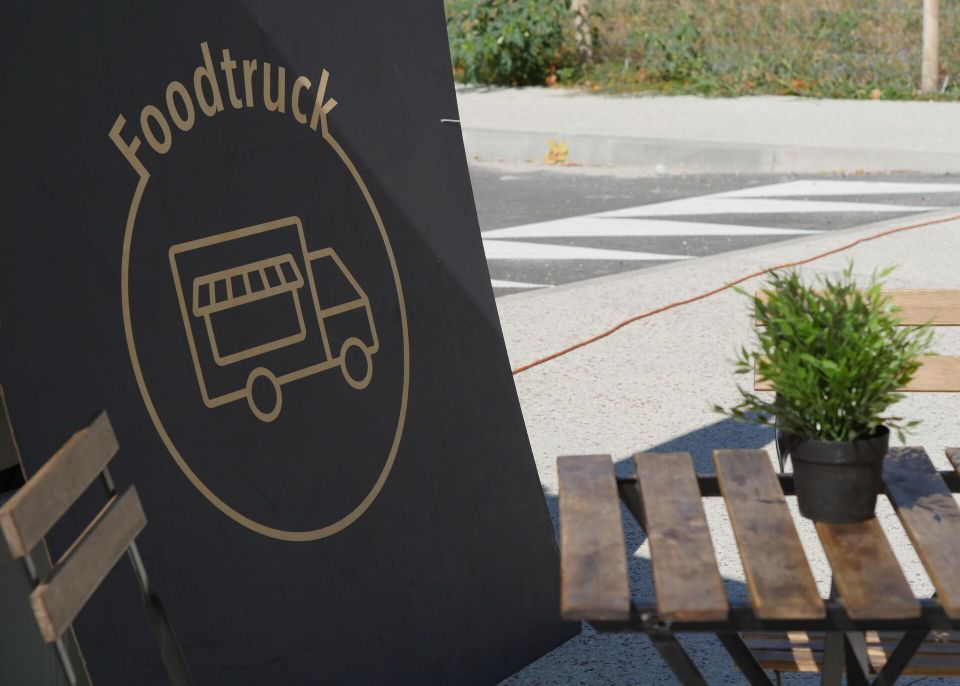 Mobile food service on the Bordeaux campuses © University of Bordeaux