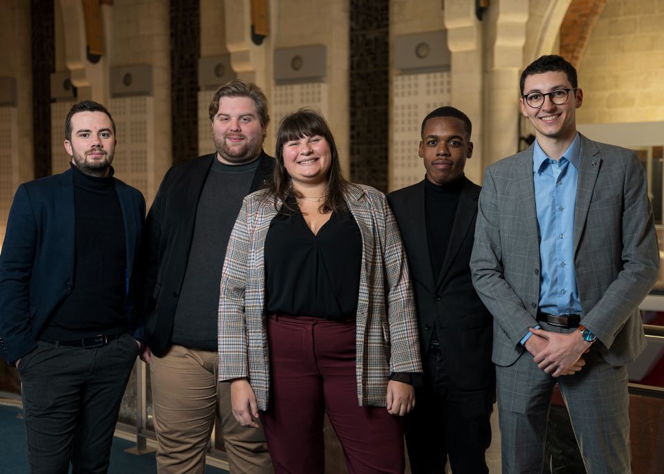 Marie-Juliette Capponi, vice-présidente-étudiante, entourée des vice-présidents étudiants de campus : Romain Brégéras, Mickaël Larivière, Jérôme Aliker, Sacha Duperret ©Gautier Dufau