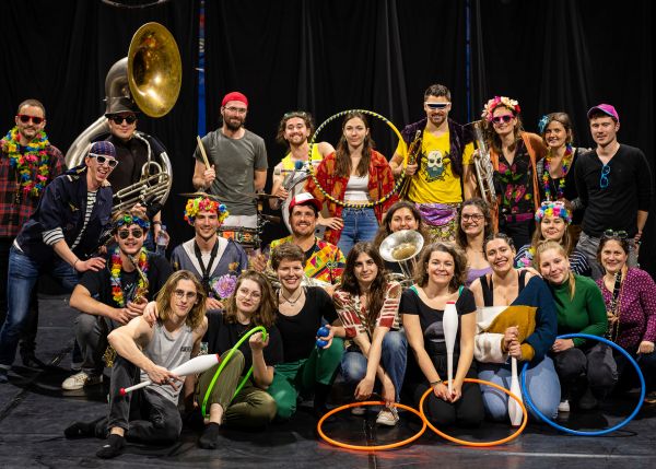 Photo : Cirque et fanfare au festival des Moissons d'avril © Université de Bordeaux