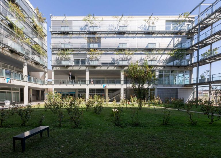 Photo : Une cours intérieure entièrement végétalisée au cœur du campus Bastide © CPU