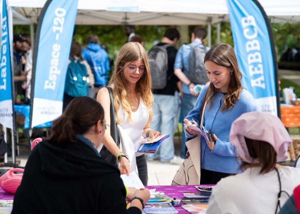 Photo : Découvez 'Fête la rentrée' sur le campus Peixotto et ses nombreuses animations de vie étudiante © Gautier Dufau