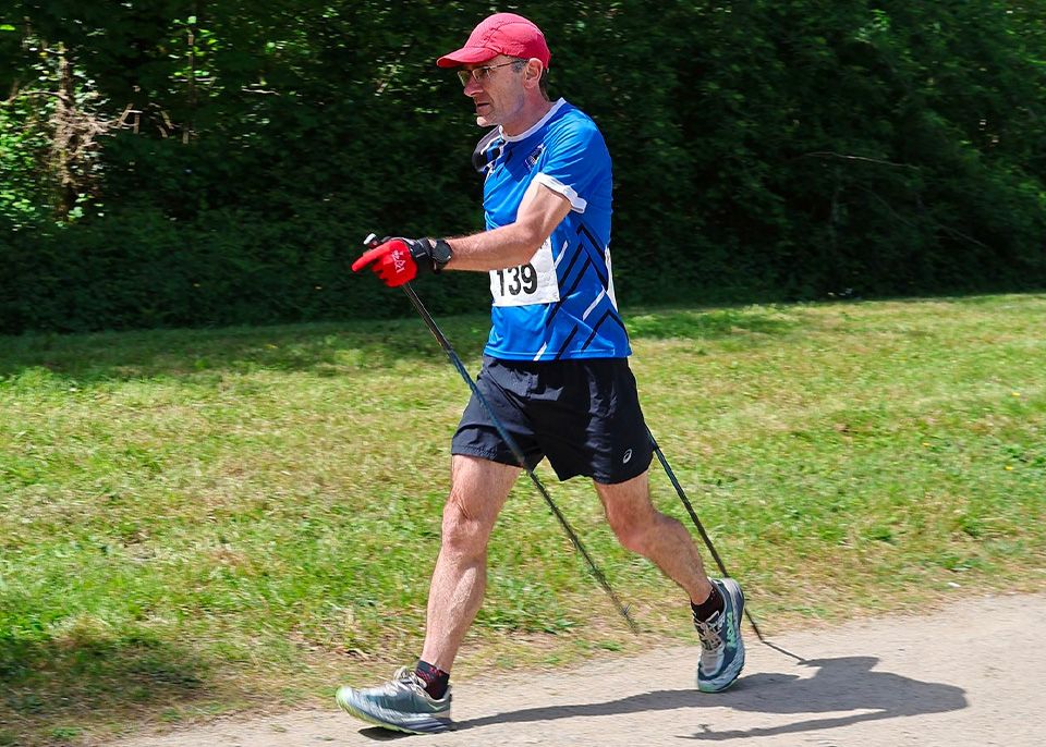 Emmanuel Abraham a commencé la marche nordique en fin d’année 2024. Jusqu’à devenir doublement titré en début d’année 2026 © université de Bordeaux