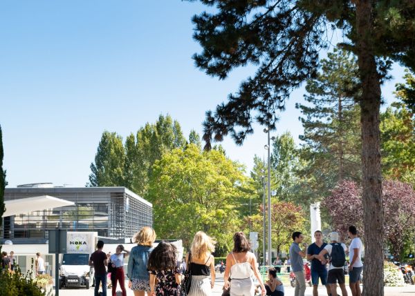 Photo : Esplanade Jacques Latrille - Campus Carreire - © Arthur Pequin