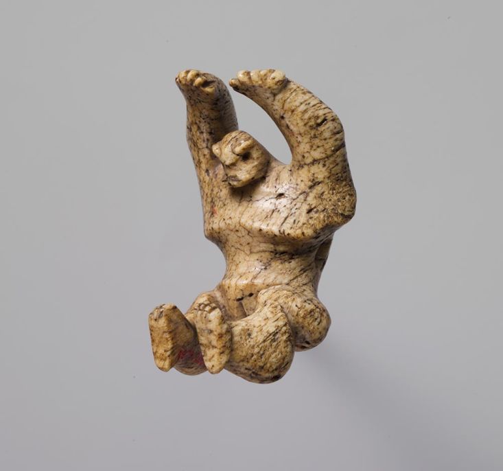 An ivory pendant from Hawaii (18th-19th century) © MET