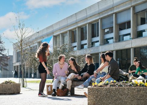 Photo The Jacques Latrille outside esplanade on the Carreire campus © Gautier Dufau