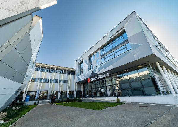 Photo : University dining halls and student accommodations are managed by Bordeaux-Aquitaine CROUS © Gautier Dufau