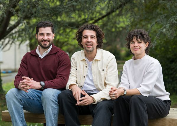 Photo : Youssef Sleiman, Paul Galvez et Laëtitia de Felix, les trois candidats de l'université de Bordeaux pour la finale régionaledu concours Ma thèse en 180 secondes © Gautier Dufau
