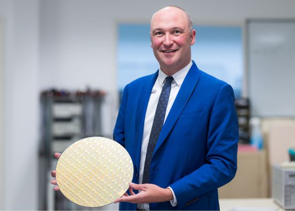 Photo : François Rivet, with a wafer of electronic chips between his hands, is the coordinator of the European HERMES project dedicated to 6G © Gautier Dufau