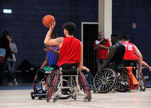 Photo Démonstration de handi basket © université de Bordeaux
