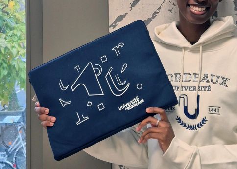 Photo Housse ordinateur en coton GOTS - Hindbag - Coloris : Bleu marine - Fabriqué en Inde - PU TTC : 19,00 €