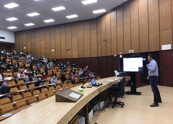 Photo : Zoom amphitheatre equipment