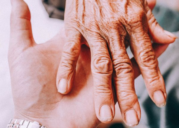 Photo : Les vieux sont-ils forcément fragiles et vulnérables ? © Pexels
